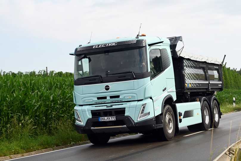 Auf der Straße punktet der dreiachsige Solo-E-Volvo mit hervorragender Straßenlage und günstigem Energieverbrauch. | Foto: FH