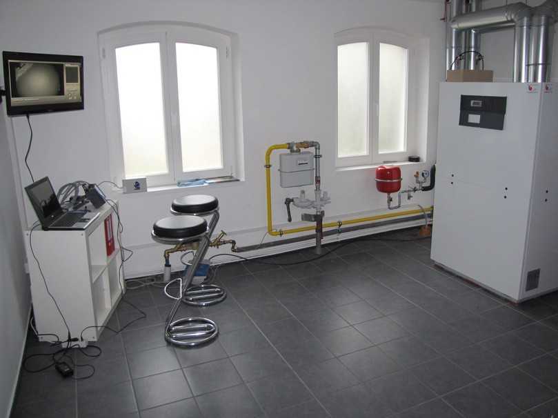 iro-Heizzentrale mit Wärmepumpe und Bildüberwachung | Foto: Institut für Rohrleitungsbau iro-Heizzentrale mit Wärmepumpe und Bildüberwachung | Foto: Institut für Rohrleitungsbau