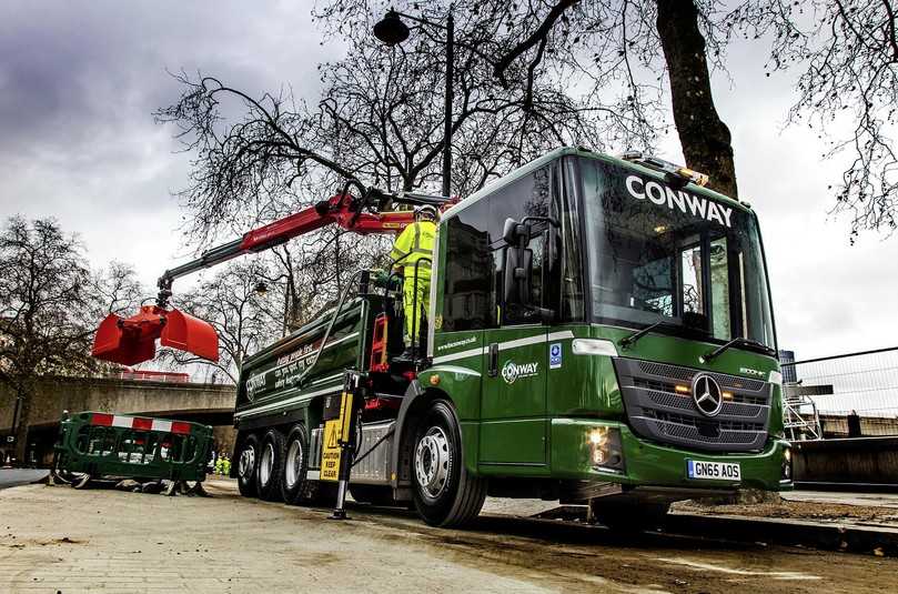 Selten am Bau zu sehen: der Mercedes-Benz Econic-Kipper – gibt es auch schon als eEconic mit Elektroantrieb. | Foto: QUATEX Selten am Bau zu sehen: der Mercedes-Benz Econic-Kipper – gibt es auch schon als eEconic mit Elektroantrieb. | Foto: QUATEX
