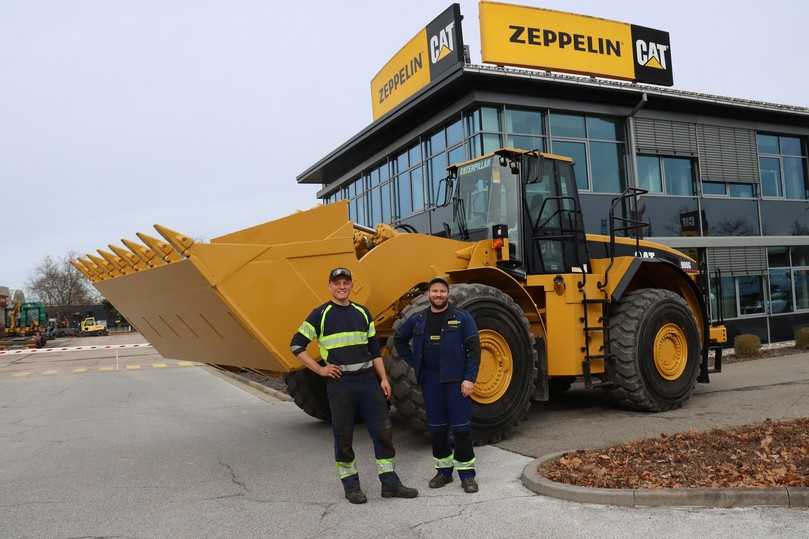 Servicetechniker Marc Rück (links) und David Klauser machten den Cat-Radlader 980G wieder flott. | Foto: Zeppelin Servicetechniker Marc Rück (links) und David Klauser machten den Cat-Radlader 980G wieder flott. | Foto: Zeppelin