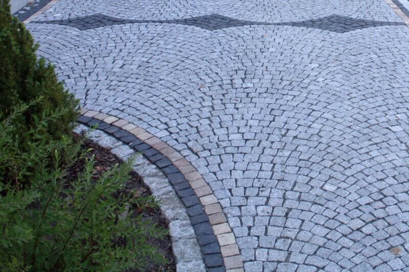 Qualität setzt Erfahrung voraus: Doppeltes Schuppenpflaster mit Läuferverband. Qualität setzt Erfahrung voraus: Doppeltes Schuppenpflaster mit Läuferverband.