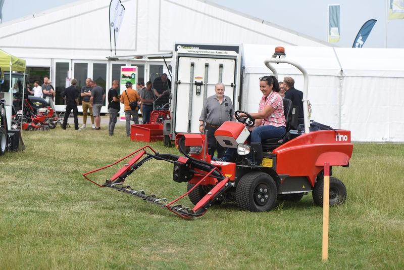 Den Mix aus Innovation und Interaktion auf der Demopark wissen Kommunal- und Grünprofis zu schätzen - ebenso wie viele Besucher, die nicht aus der Branche sind. | Foto: VDMA Services / Bildschön Den Mix aus Innovation und Interaktion auf der Demopark wissen Kommunal- und Grünprofis zu schätzen - ebenso wie viele Besucher, die nicht aus der Branche sind. | Foto: VDMA Services / Bildschön