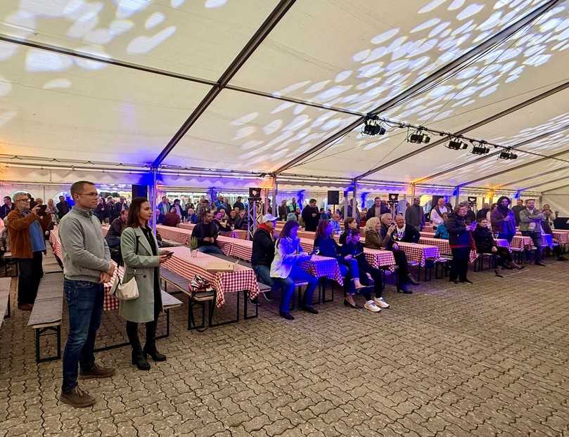 Mit rund 350 Gästen wurde das Jubiläum gebührend gefeiert. | Foto: Prokasro