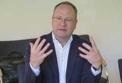 Leitungsbau zwischen Boom und Bremse