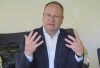 Leitungsbau zwischen Boom und Bremse