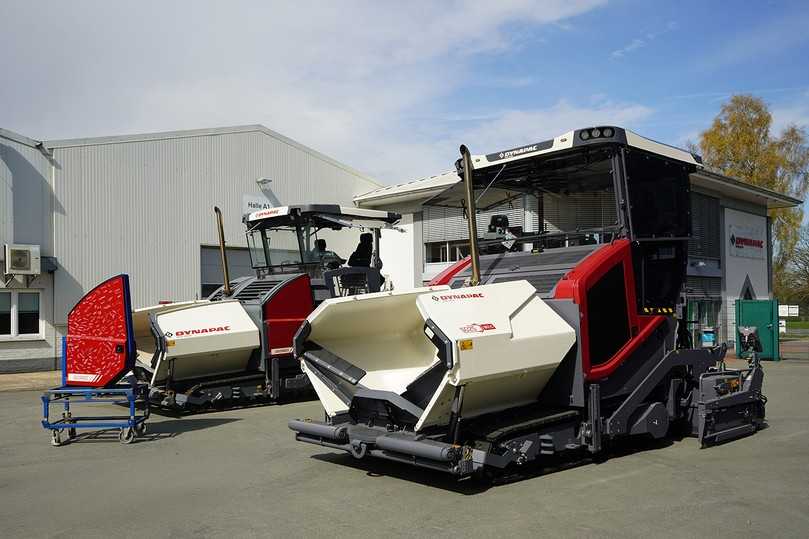 Abschied von der SD2500er Reihe: Auf der Seitentür des letzten Fertigers der Serie hat sich das gesamte Team verewigt. | Foto: Dynapac Abschied von der SD2500er Reihe: Auf der Seitentür des letzten Fertigers der Serie hat sich das gesamte Team verewigt. | Foto: Dynapac