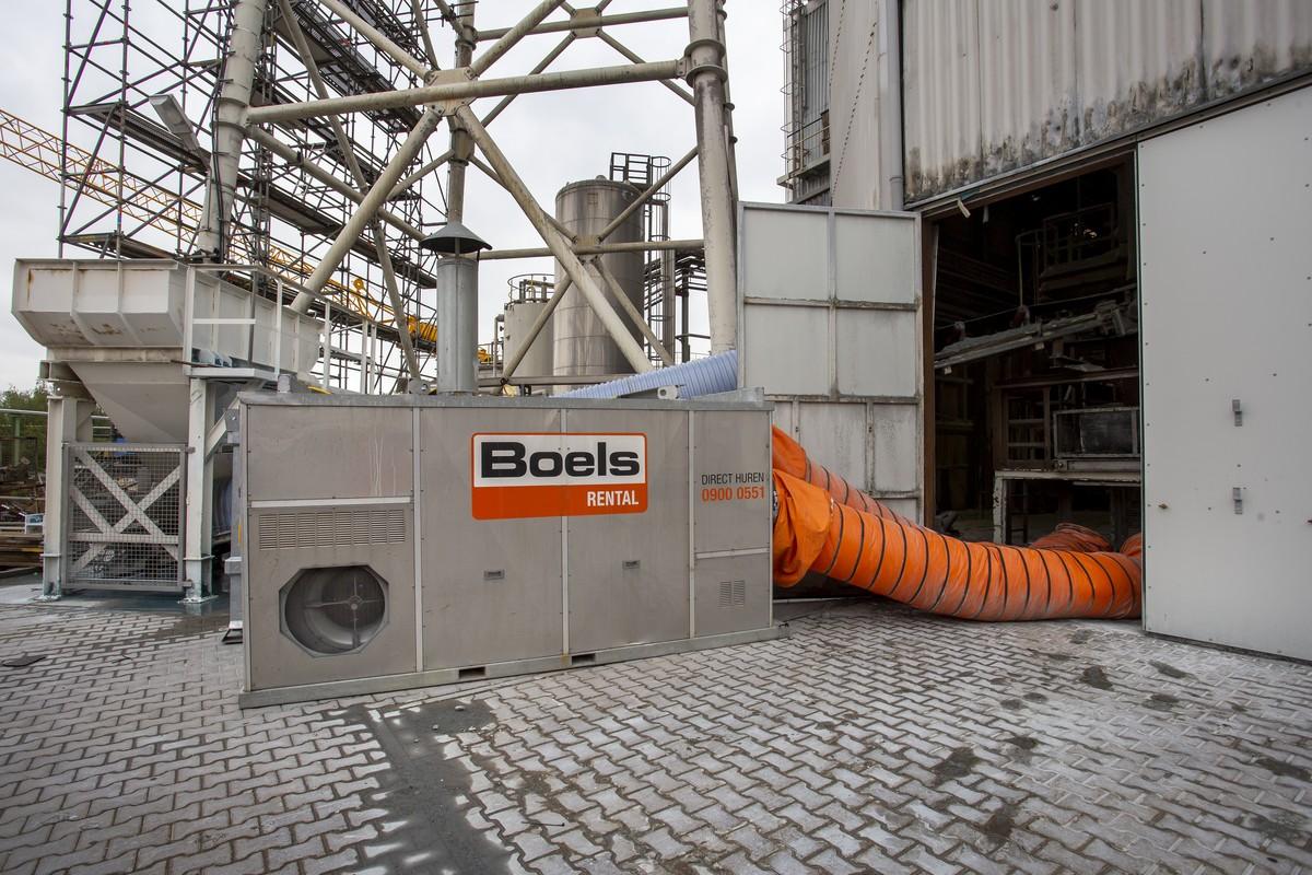 Bei großen Wasserschäden ist schnelle Hilfe gefragt: Der Boels Entfeuchter eignet sich besonders für große Bauvolumen oder Lagerhallen mit vorübergehenden Feuchtigkeitsproblemen. | Foto: Boels Rental