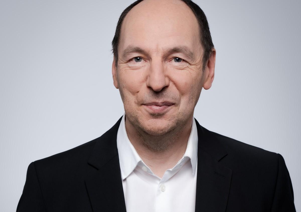 Heribert Jöris zur Vier-Tage-Woche am Bau: „Ob diese Möglichkeit genutzt wird, sollten Arbeitgeber und Arbeitnehmer einvernehmlich entscheiden." | Foto: ZDB/Claudius Pflug Heribert Jöris zur Vier-Tage-Woche am Bau: „Ob diese Möglichkeit genutzt wird, sollten Arbeitgeber und Arbeitnehmer einvernehmlich entscheiden." | Foto: ZDB/Claudius Pflug