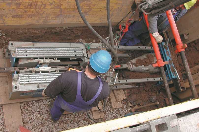 Mit dem statischen Berstsystem Grundoburst können Rohre bis ND 1.200 mm grabenlos erneuert werden. | Foto: Tracto-Technik Mit dem statischen Berstsystem Grundoburst können Rohre bis ND 1.200 mm grabenlos erneuert werden. | Foto: Tracto-Technik