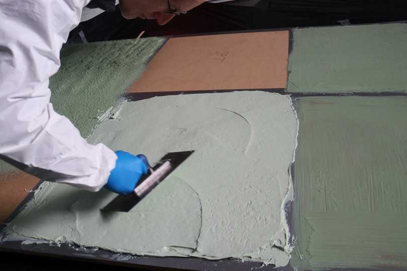 Der Spachtel eignet sich besonders für ResiShield HV. | Foto: Resinnovation Der Spachtel eignet sich besonders für ResiShield HV. | Foto: Resinnovation