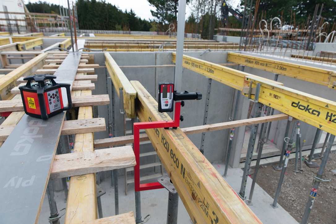 Deckenträger im Einmannbetrieb justieren: Cleveres Hilfsmittel auf der Bauma Deckenträger im Einmannbetrieb justieren: Cleveres Hilfsmittel auf der Bauma