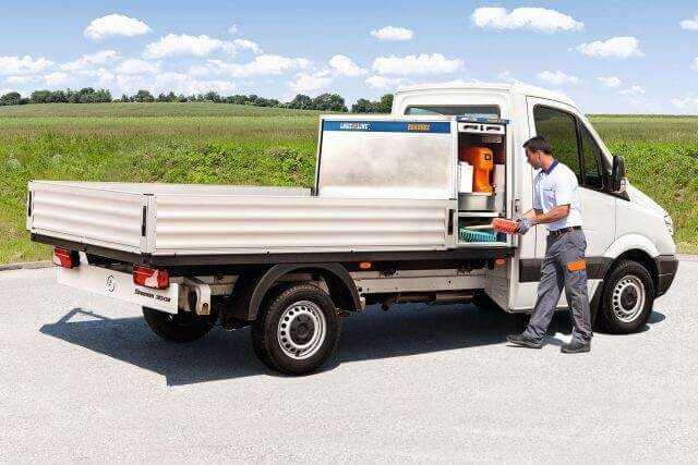 Werkzeug und Material auf Pritschen sicher transportieren