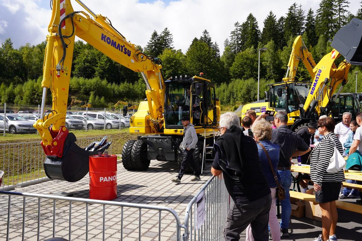 Baggerfahrern bot sich die Gelegenheit, ihr Können vor Publikum zu beweisen. | Foto: Schlüter