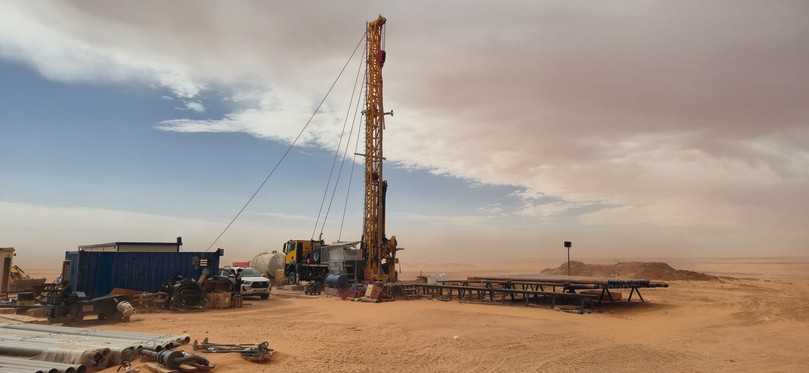 Die Universalbohranlage RB 50 bohrt in Adrar bis zu 350 Meter tief bei wechselnden Bodenschichten. | Foto: Bauer Die Universalbohranlage RB 50 bohrt in Adrar bis zu 350 Meter tief bei wechselnden Bodenschichten. | Foto: Bauer