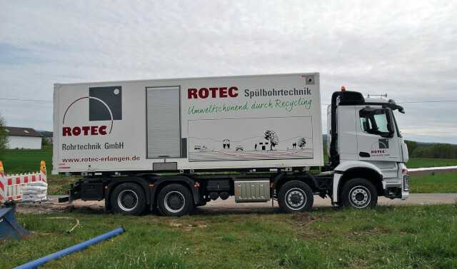 Die Rotec Rohrtechnik GmbH, bereits seit 22 Jahren Mitglied des Rohrleitungsbauverbandes e.V. (rbv), zeichnete als Generalunternehmerin für den reibungslosen Ablauf der gesamten Baumaßnahme verantwortlich. Das Unternehmen verfügt über ein profundes Knowhow im Leitungsbau, unter anderem belegt durch diverse Zertifizierungen. | Fotos: Rotec Rohrtechnik GmbH Die Rotec Rohrtechnik GmbH, bereits seit 22 Jahren Mitglied des Rohrleitungsbauverbandes e.V. (rbv), zeichnete als Generalunternehmerin für den reibungslosen Ablauf der gesamten Baumaßnahme verantwortlich. Das Unternehmen verfügt über ein profundes Knowhow im Leitungsbau, unter anderem belegt durch diverse Zertifizierungen. | Fotos: Rotec Rohrtechnik GmbH