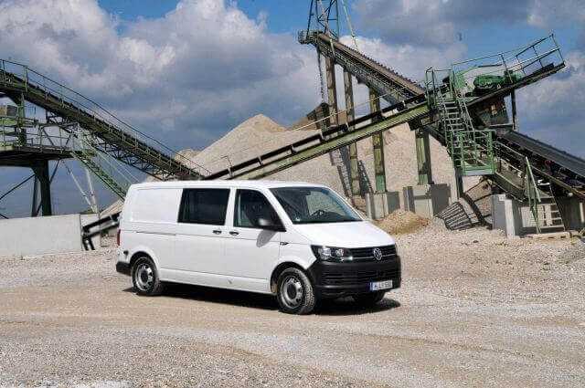 Stückzahlkönig in der Eintonner-Liga: Der VW T6-Transporter ist auch als Pritschenfahrzeug, als Fahrgestell und mit Doppelkabine orderbar. | Foto: Tschakert Stückzahlkönig in der Eintonner-Liga: Der VW T6-Transporter ist auch als Pritschenfahrzeug, als Fahrgestell und mit Doppelkabine orderbar. | Foto: Tschakert