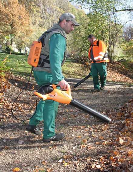 Das Blasgerät Airion des Lithium-Ionen- Akkugerätepioniers Pellenc aus Südfrankreich begeisterte die Grün- flächenprofis. | Fotos: Erwin Bauer