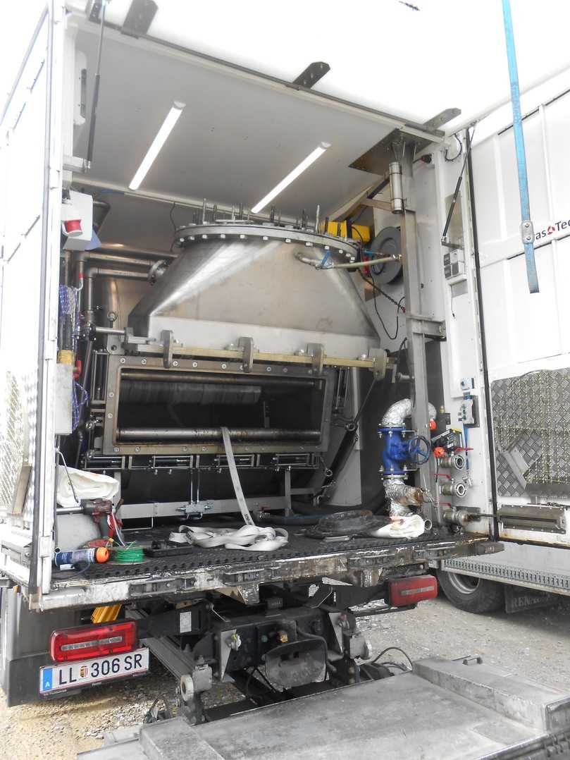 Auffädeln des Druckliners in die Inversionstrommel | Foto: Swietelsky-Faber GmbH