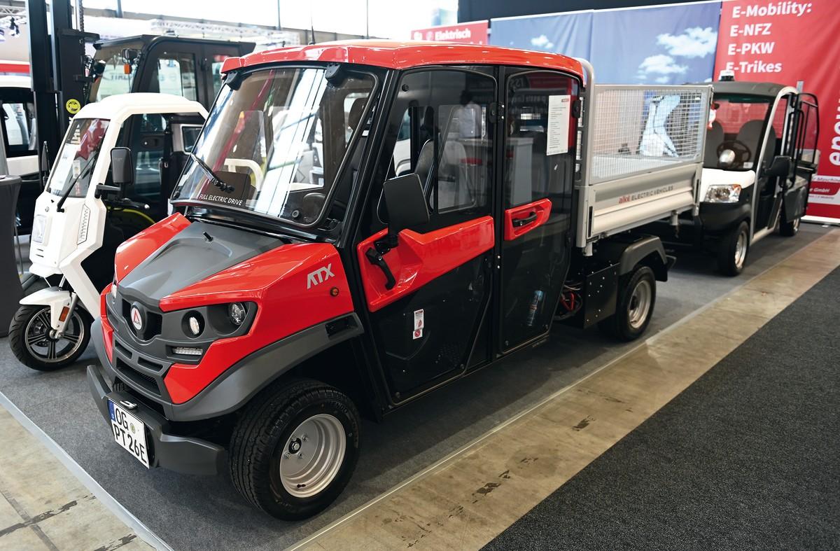 Der elektrische Alkè ATX 340 EDH Doka bietet Platz für 4 Personen. | Foto: Quatex
