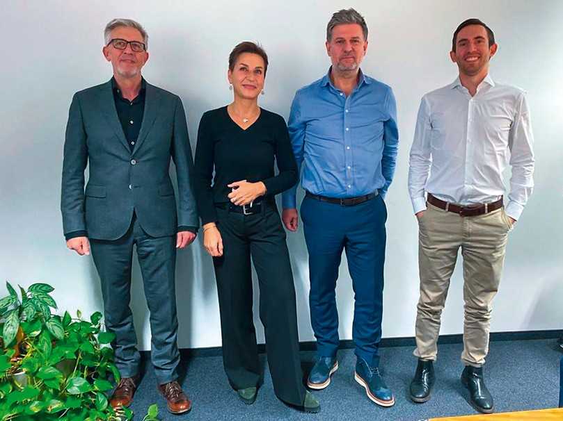 Die THVM-Geschäftsführer Peter Hoßbach (links) und Heiko Klose (2.v.r.) mit Petra Reinholz und Pascal Kochem von der Kanalservice-Gruppe | Foto: THVM-Gruppe Die THVM-Geschäftsführer Peter Hoßbach (links) und Heiko Klose (2.v.r.) mit Petra Reinholz und Pascal Kochem von der Kanalservice-Gruppe | Foto: THVM-Gruppe