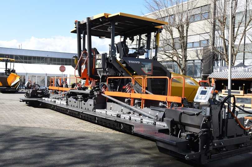Die neue, starre Elektrobohle ist für die Kettenfertiger Volvo P6820D ABG, P7820D ABG und P8820D ABG verfügbar und bietet Einbaubreiten zwischen 2,50 und 13 Metern. | Foto: Volvo CE Die neue, starre Elektrobohle ist für die Kettenfertiger Volvo P6820D ABG, P7820D ABG und P8820D ABG verfügbar und bietet Einbaubreiten zwischen 2,50 und 13 Metern. | Foto: Volvo CE