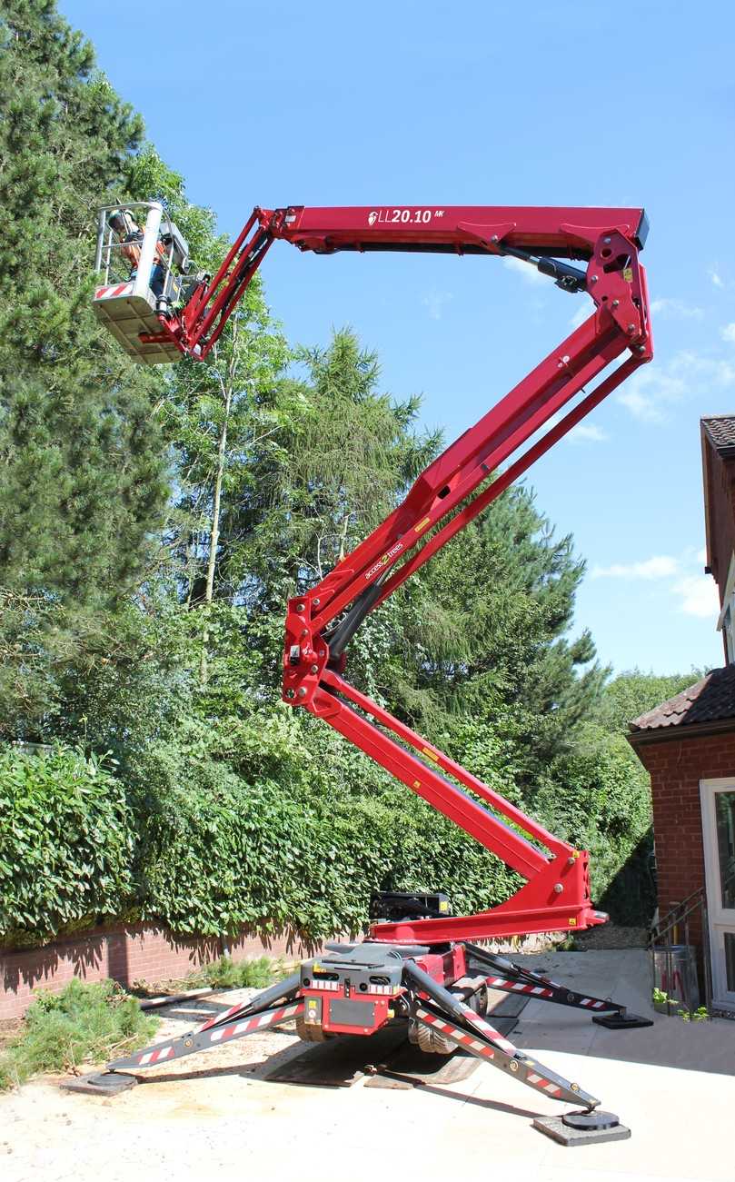Hinowa Lightlift 20.10 ist schmal und eignet sich für enge Tore und Wege. | Foto: Hinowa