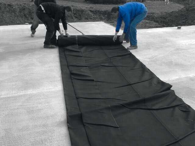 Die Radonsperrplane von Radea besteht aus Butylkautschuk. | Foto: Radea Die Radonsperrplane von Radea besteht aus Butylkautschuk. | Foto: Radea