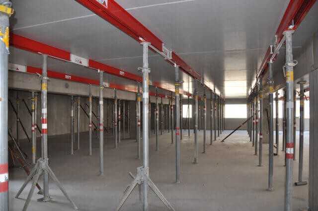 Durch die vom System vorgegebenen Auflagerpunkte der Aluminiumträger auf den Stützen wird die Tragfähigkeit der Teleskopträger und der Stützen bestmöglich ausgenutzt. Durch die vom System vorgegebenen Auflagerpunkte der Aluminiumträger auf den Stützen wird die Tragfähigkeit der Teleskopträger und der Stützen bestmöglich ausgenutzt.