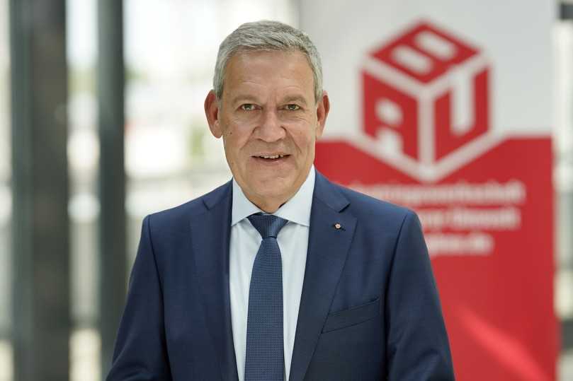 "Eine gute Work-Life-Balance wird für viele Beschäftigte immer wichtiger, deshalb sind auch wir bestrebt, noch flexiblere Arbeitszeitmodelle zu kreieren." IG Bau-Bundesvorssitzender Robert Feiger | Foto: B_I MEDIEN "Eine gute Work-Life-Balance wird für viele Beschäftigte immer wichtiger, deshalb sind auch wir bestrebt, noch flexiblere Arbeitszeitmodelle zu kreieren." IG Bau-Bundesvorssitzender Robert Feiger | Foto: B_I MEDIEN