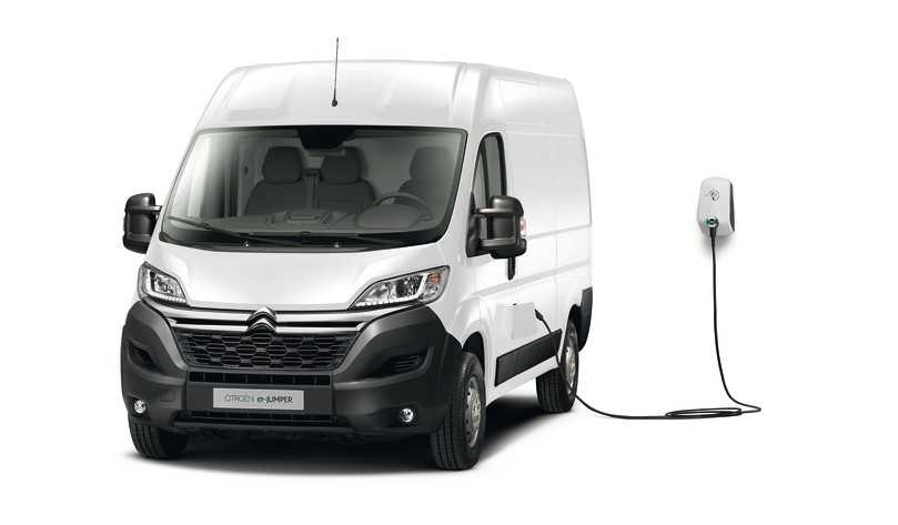 Den Citroën ë-Jumper mit E-Antrieb schickt Stellantis ab dem 1. Quartal 2022 ins Rennen. | Foto: Citroën Den Citroën ë-Jumper mit E-Antrieb schickt Stellantis ab dem 1. Quartal 2022 ins Rennen. | Foto: Citroën