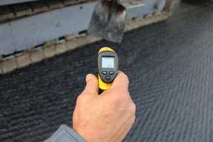 Temperaturabgesenkter Asphalt mit Pflanzenkohle-Additiv