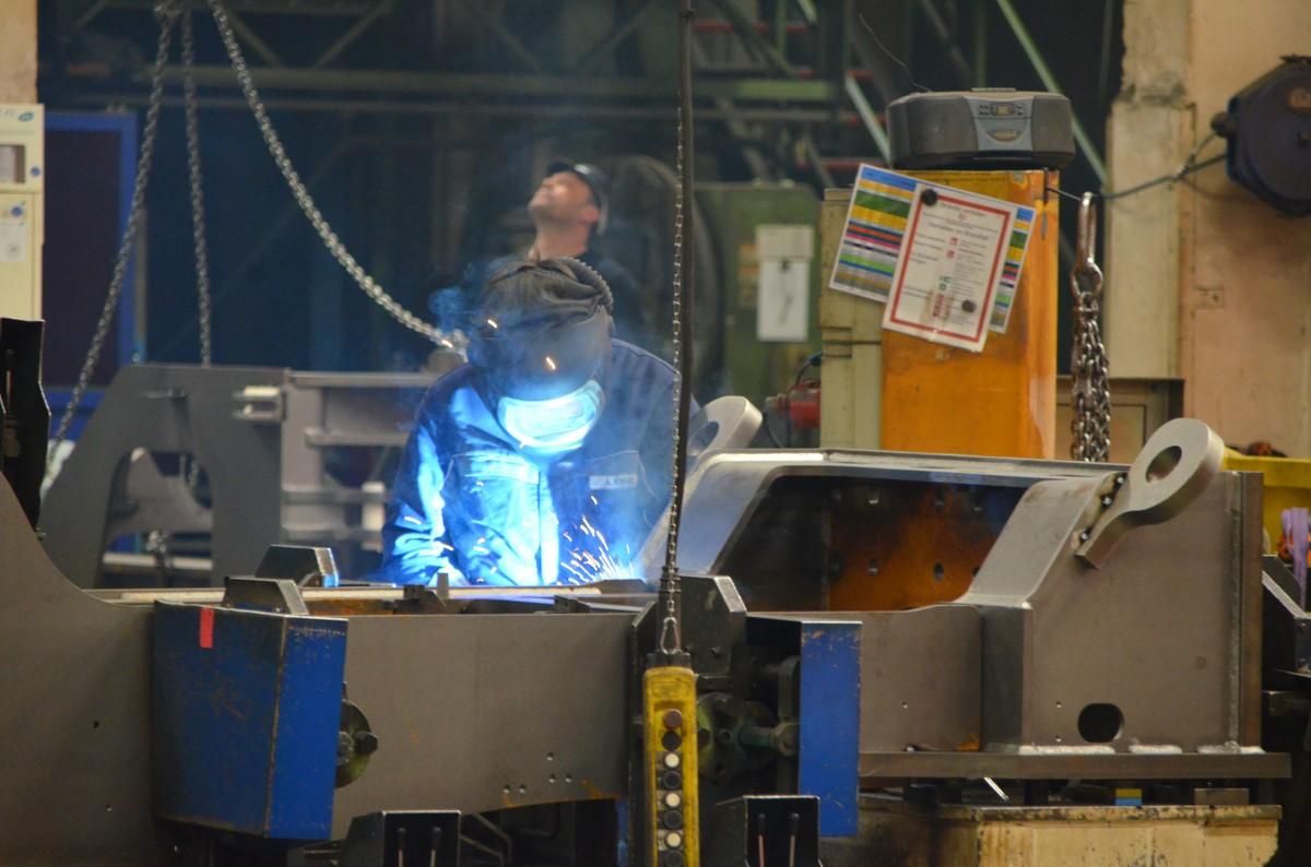Schweißarbeiten im Komatsu-Werk. | Foto: B_I MEDIEN/Budde