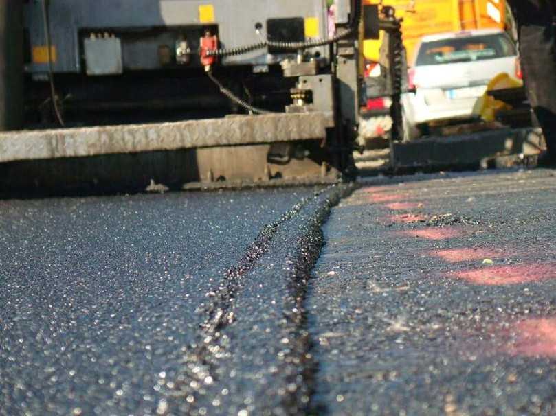 Von den etwa 1.300 existierenden Rohöl-Sorten können nur etwa 10 Prozent zur Herstellung von Bitumen verwendet werden, das den technischen Anforderungen im Straßenbau entspricht. | Foto: DAV Von den etwa 1.300 existierenden Rohöl-Sorten können nur etwa 10 Prozent zur Herstellung von Bitumen verwendet werden, das den technischen Anforderungen im Straßenbau entspricht. | Foto: DAV
