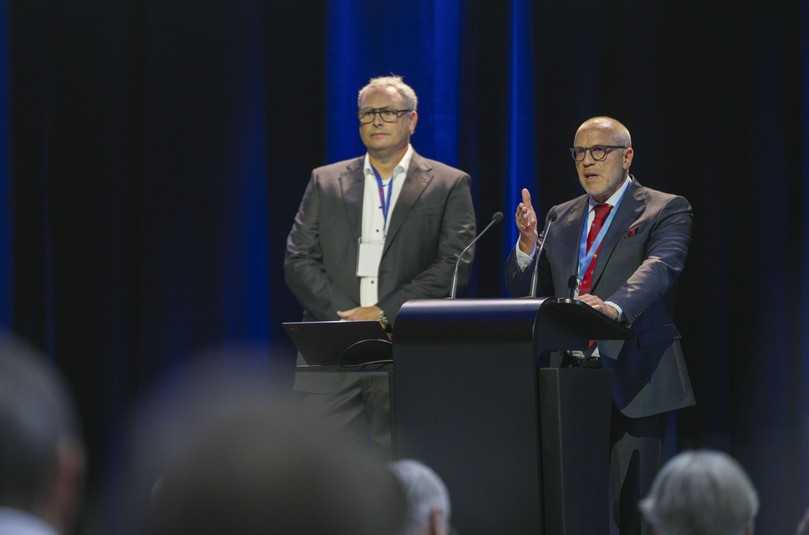 Verantwortlich für Organisation und Inhalte des Kanalgipfels: die Moderatoren Prof. Dr. Karsten Kerres und Dr. Robert Stein | Foto: Prof. Dr.-Ing. Stein & Partner GmbH Verantwortlich für Organisation und Inhalte des Kanalgipfels: die Moderatoren Prof. Dr. Karsten Kerres und Dr. Robert Stein | Foto: Prof. Dr.-Ing. Stein & Partner GmbH