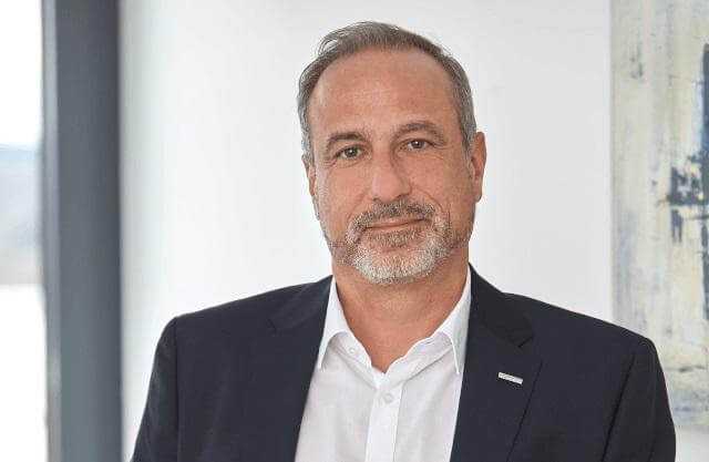 „An einer Messe ohne die wichtigen Partner aus Industrie und Fachhandel teilzunehmen, macht für uns keinen Sinn.“ Dr. Eckard Kern, Vorsitzender der Eurobaustoff-Geschäftsführung „An einer Messe ohne die wichtigen Partner aus Industrie und Fachhandel teilzunehmen, macht für uns keinen Sinn.“ Dr. Eckard Kern, Vorsitzender der Eurobaustoff-Geschäftsführung