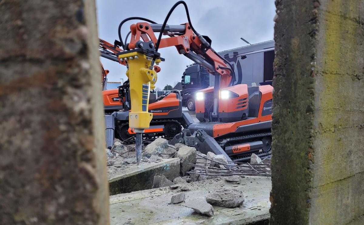 Starke Beleuchtung: Die hellen LED-Scheinwerfer steigern die Effizienz am Einsatzort. | Foto: B_I/bb Starke Beleuchtung: Die hellen LED-Scheinwerfer steigern die Effizienz am Einsatzort. | Foto: B_I/bb
