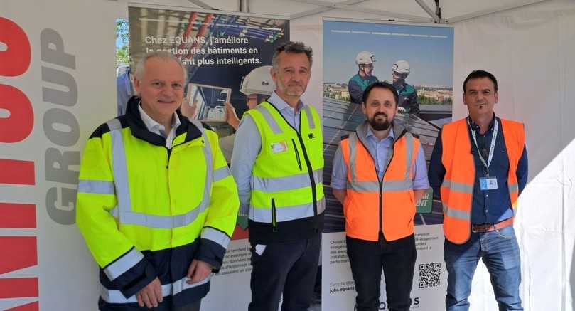 Das Retrofit-Konzept geht auch auf der Baustelle auf: (v.l.n.r.) Michel Denis, Präsident und CEO der Manitou Group, Olivier Colleau, Präsident der Kiloutou Group, Adrien Vacherand, Outdoor Rentals Manager France bei Bouygues Construction Matériel, und David Deslots, Projektleiter bei Equans France. | Foto: Manitou