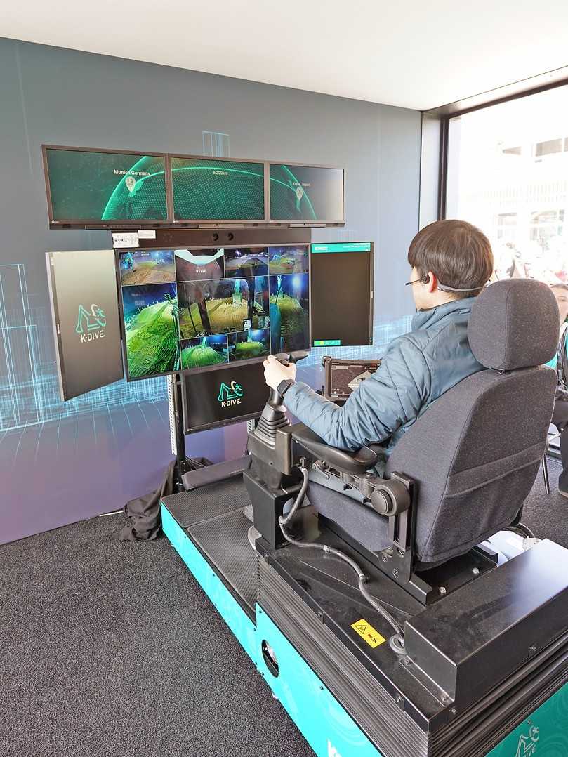 In Japan schon im kommerziellen Einsatz: Über die Kobelco-Fernsteuerungsplattform "K-Dive" wurden von der bauma aus Bagger in Dänemark und Japan gesteuert. | Foto: Kobelco