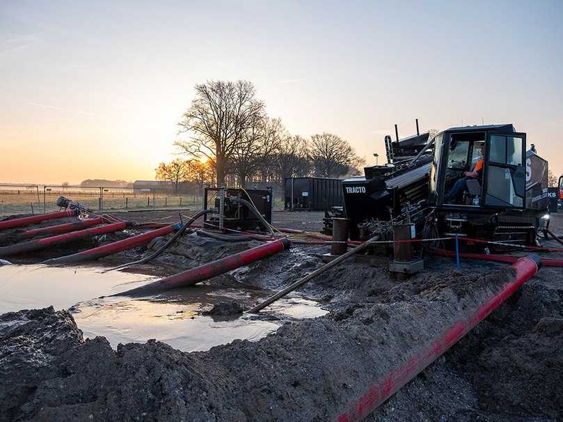 Die HDD-Jet-Bohranlage Grundodrill JCS300 ist ideal für lange reproduzierbare Bohrungen, wie hier beim grabenlosen Leitungsbau für die Stromtrasse A-Nord in ökologisch sensibler Umgebung. | Foto: Tracto