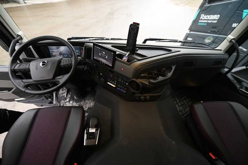 Multifunktionslenkrad und Armaturen im Volvo FM Electric unterscheiden sich kaum von denen im Verbrenner-Volvo. | Foto: QUATEX Multifunktionslenkrad und Armaturen im Volvo FM Electric unterscheiden sich kaum von denen im Verbrenner-Volvo. | Foto: QUATEX