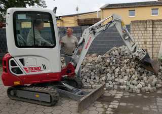 Minibagger ermöglicht GaLaBau-Betrieb große Vielfalt