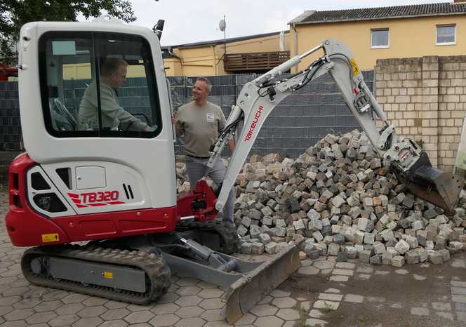 Minibagger ermöglicht GaLaBau-Betrieb große Vielfalt
