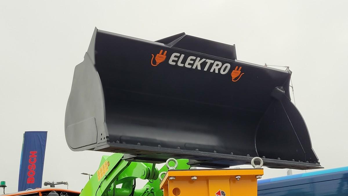 Auch auf der NordBau 2025 durfte das Trendthema Elektro nicht fehlen: Viele Aussteller zeigten, wie konkurrenzfähig und teils sogar überlegen die neue Technik inzwischen ist. | Foto: B_I MEDIEN/Brinkmeier Auch auf der NordBau 2025 durfte das Trendthema Elektro nicht fehlen: Viele Aussteller zeigten, wie konkurrenzfähig und teils sogar überlegen die neue Technik inzwischen ist. | Foto: B_I MEDIEN/Brinkmeier