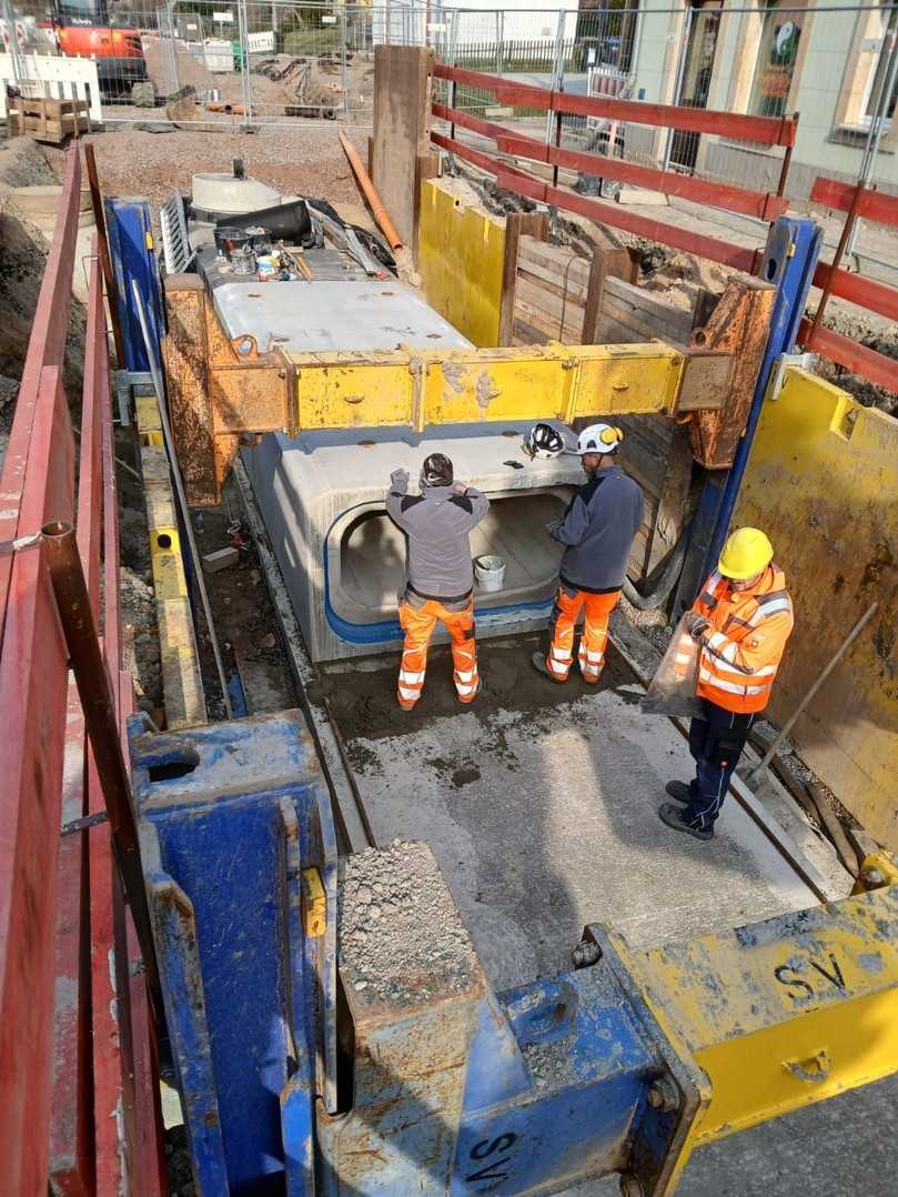 Hergestellt wurde der neue Rahmendurchlass aus Stahlbeton-Fertigteilen als Vollrahmen mit einer lichten Weite von 1,70 m. | Foto: Teichmann Bau GmbH