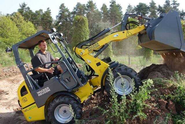 Beeindruckende Kraftentwicklung, die aktive Stillstandsregelung verhindert ein Zurückrollen der Maschine, sobald man vom Gas geht. Beeindruckende Kraftentwicklung, die aktive Stillstandsregelung verhindert ein Zurückrollen der Maschine, sobald man vom Gas geht.