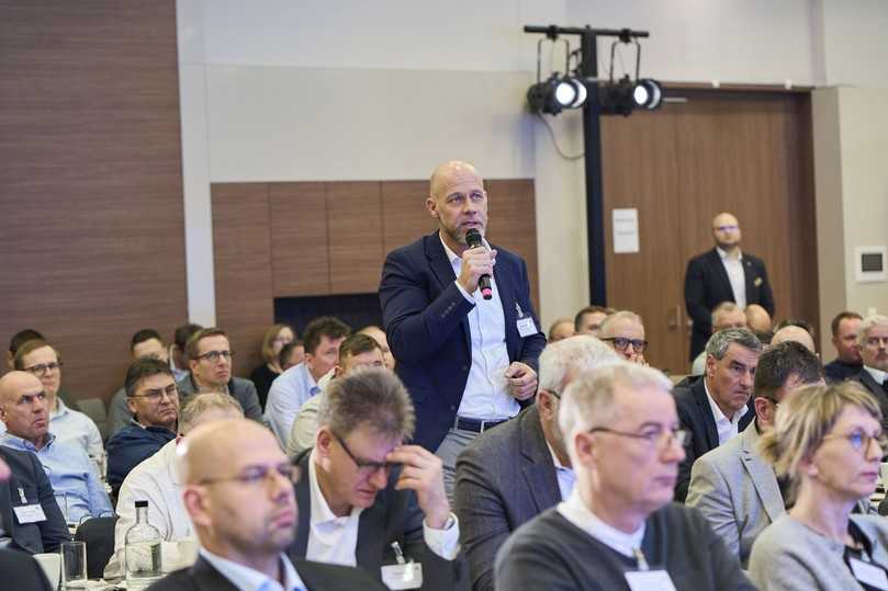 Viel Diskussionsstoff: Im Anschluss an die Vorträge ging das Publikum mit den Referentinnen und Referenten in den Austausch. | Foto: rbv