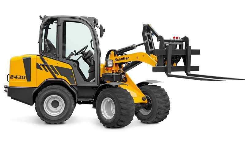 Auch mit Palettengabel macht der 2430-2 eine gute Figur. | Foto: Schäffer Auch mit Palettengabel macht der 2430-2 eine gute Figur. | Foto: Schäffer