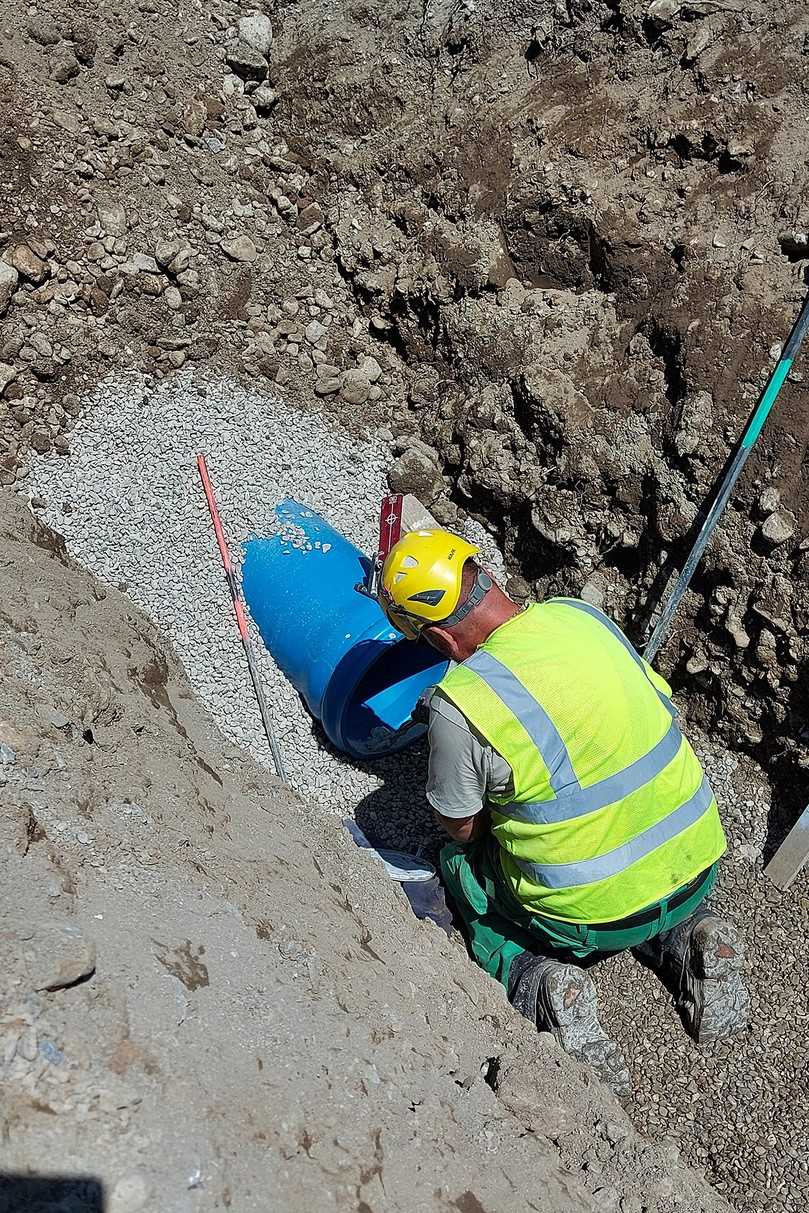 Einfache Handhabung: Rohre und Formteile sind mit einer fest eingelegten Dichtung ausgestattet. Das schließt aus, dass die Dichtung fehlerhaft eingebaut oder gar komplett vergessen wird. | Foto: Funke Kunststoffe GmbH