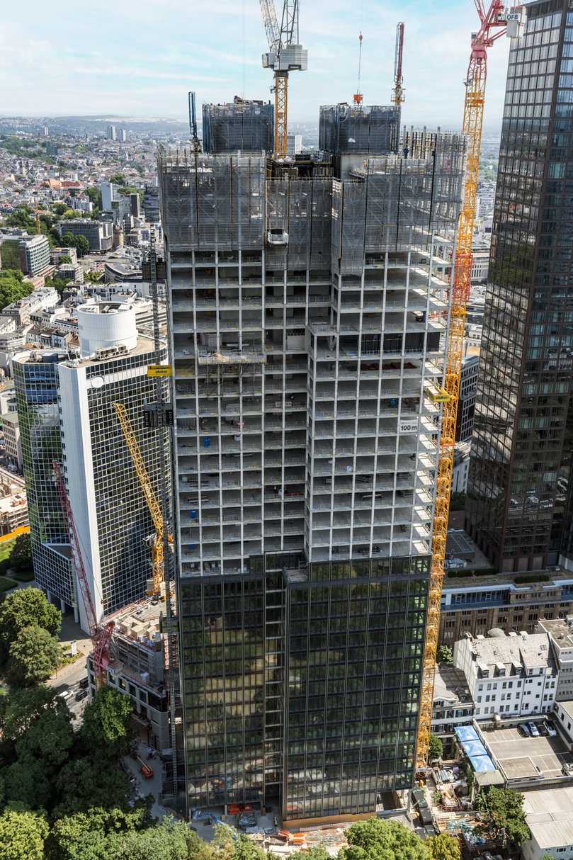 Der „Central Business Tower“ wächst im Wochentakt in die Höhe, auch dank selbstkletternder Arbeitsplattform SCP von Doka. | Foto: Doka