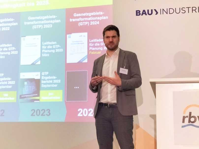 „Die Transformation der Verteilnetze ist ein Schlüssel für den Erfolg der Energiewende“, lautete die These von Florian Feller, H2vorOrt. | Foto: B_I/Valdix